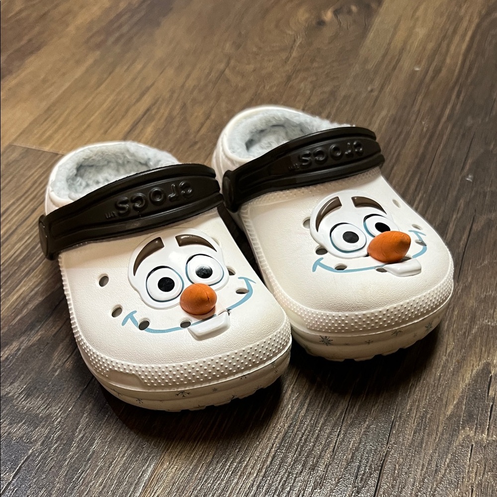 CROCS White Olaf Character Clogs